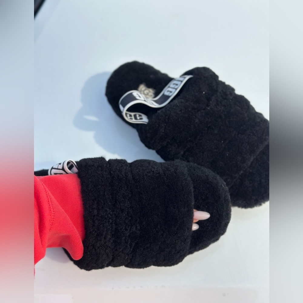 Slippers - Picture 2 of 3